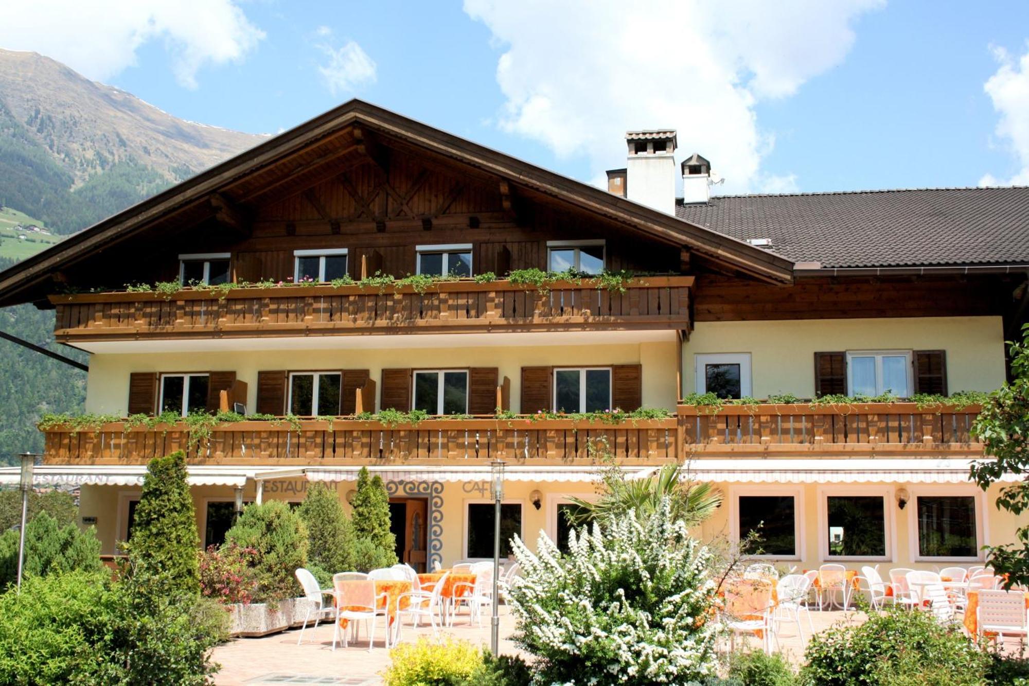 Hotel Klotz San Leonardo in Passiria Exterior photo