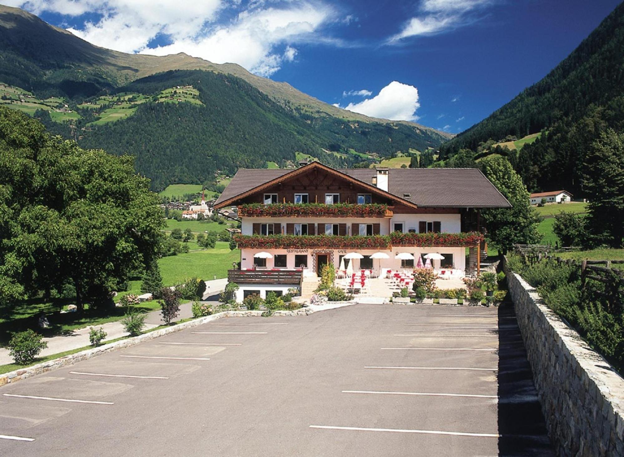 Hotel Klotz San Leonardo in Passiria Exterior photo