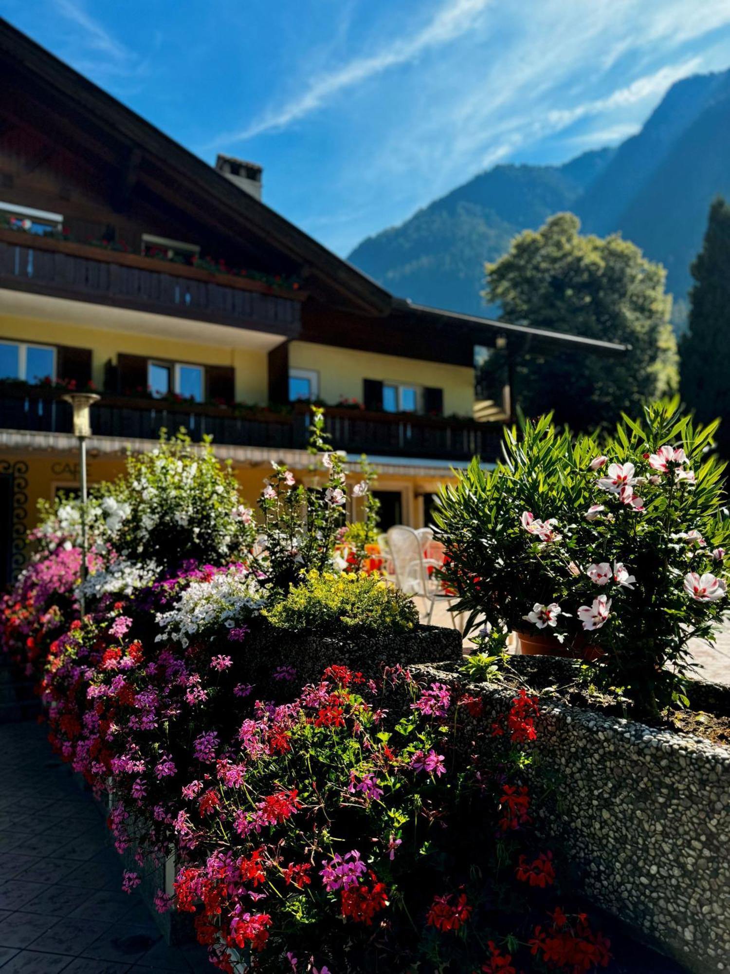 Hotel Klotz San Leonardo in Passiria Exterior photo